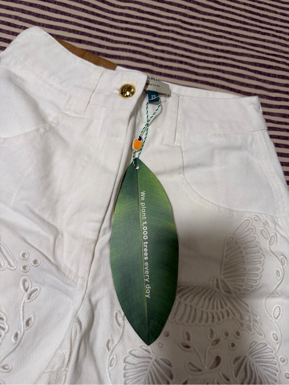 Farm Rio Richelieu Embroidered Shorts NWT - Picture 7 of 9